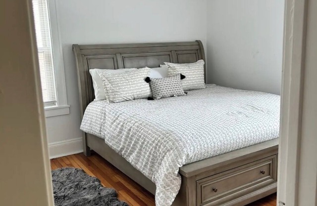 Enjoy this historic charming spacious clean One-bedroom Apartment. Pet Friendly
