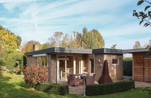 Enjoy with family and friends this fantastic vacation home on the lake Veerse Meer in Zeeland.