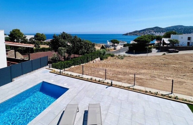 ENJOYABLE VILLA WITH POOL IN A PRIVILEGED AREA