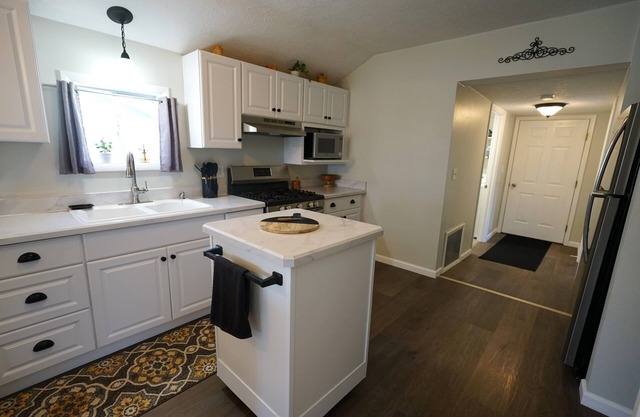 Entire 2 Bedroom Home