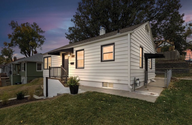 Entire Home in midtown Aksarben. Quiet and private!