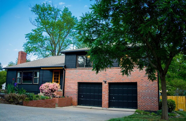 Entire Home Quiet Neighborhoodn6 bedrooms, 8 beds, 3 bathrooms