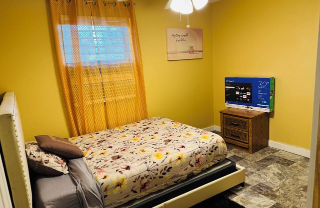 Entire Home Sleeps 5, near LSU Campus