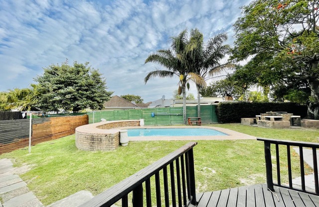 Entire House in Beacon Bay - Golden Location