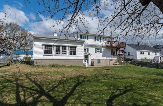 Entire House, Sleep 11, Garage, Fully Fenced Backyard