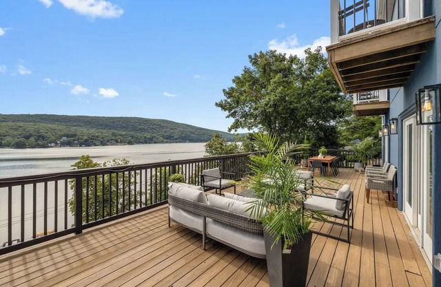 Entire Lakeview House ~ Hot Tub ~ Firepit ~ Stunning View ~ Spacious Deck