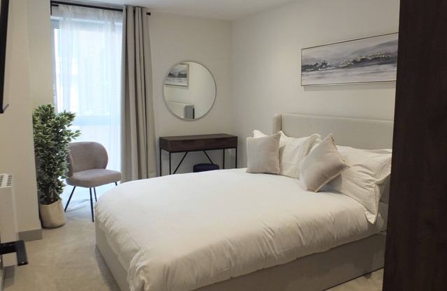 Entire Prestige Apartment in Poole Quay - Free Parking, WiFi & Netflix