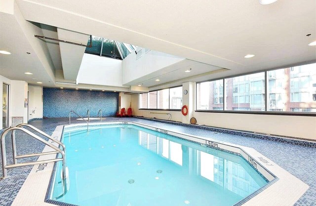Entire Suite, High FL with a Stunning Downtown View + 1 Free Underground Parking