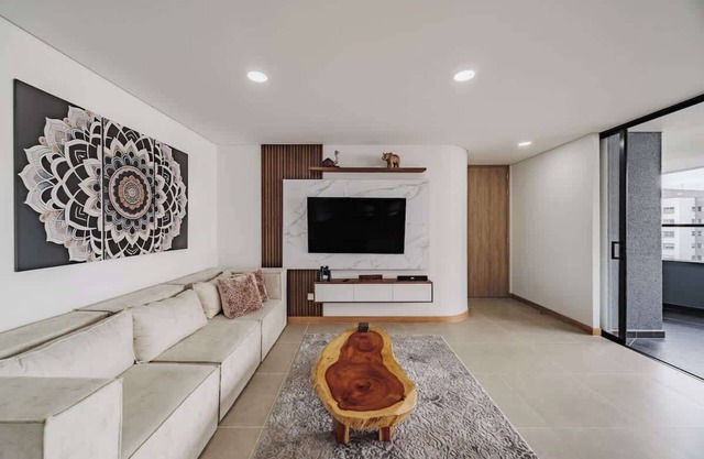 EP| Modern 2 BR W/Workspace, Views, Pool, Gym