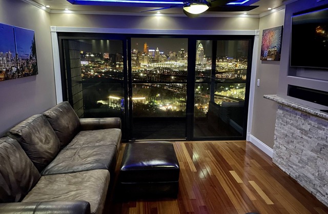 Epic Cincinnati Views ★ Starry LED Deck in Covington, Devou Park Hilltop Retreat