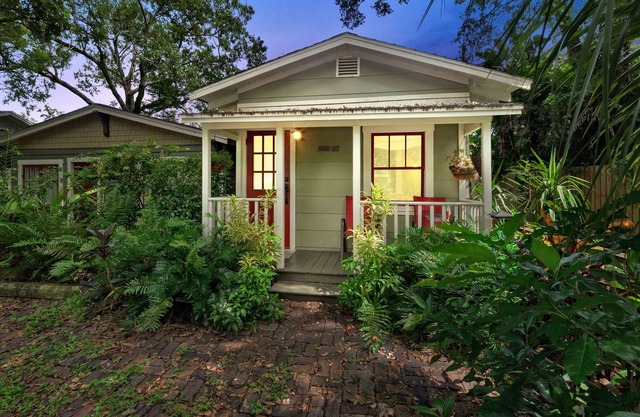 EREHWON RETREAT 1923 COTTAGE -TAMPA AWARD 2022