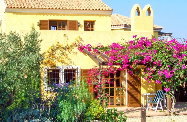 Homerez - Villa 15 km away from the beach for 6 ppl. with shared pool and garden