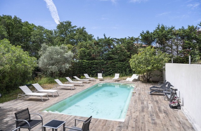 Escape and serenity at Studio Le Partegal with shared pool, Wi-Fi and air conditioning