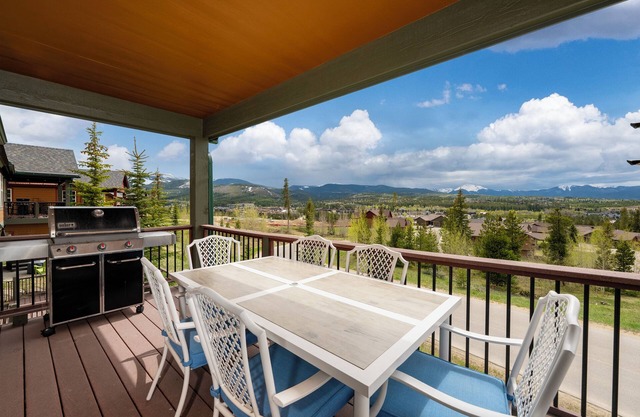 Escape in Style: Welcome to our Rendezvous Retreat