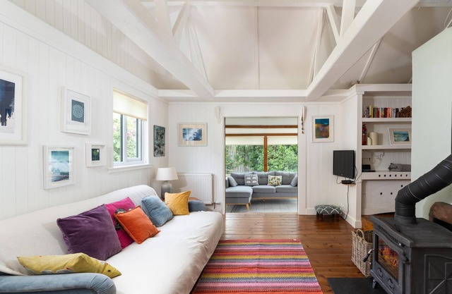 Escape - Scandi beach house in sought after Porthcurno, dog friendly, parking