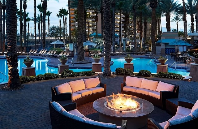 Escape the Vegas Bustle! Outdoor Swimming Pool | Close to Festival Grounds