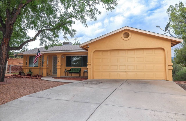 Escape to a charming 3-bedroom, 2-bath retreat in Cottonwood, AZ. Nestled near Sedona’s red rocks.