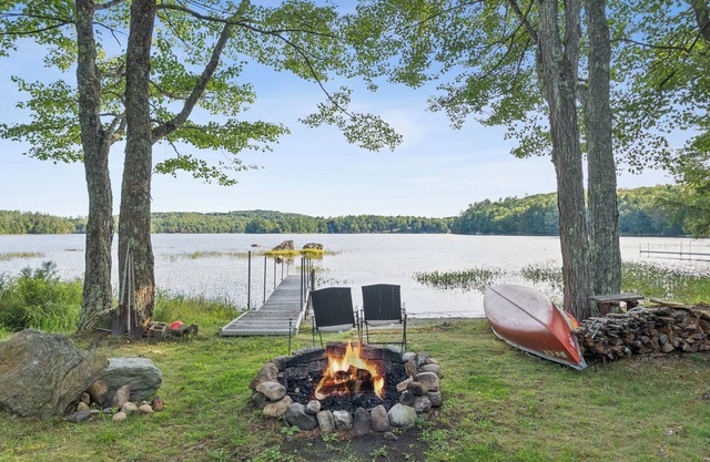 Escape to Cozy Cove - Waterfront Camp Round Pond