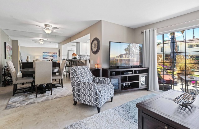 Escape to Desert Oasis - Palm Springs for a memorable vacation experience!