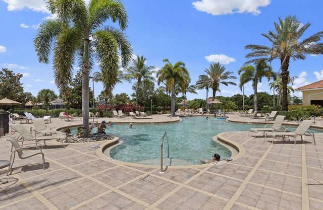 ESCAPE TO SUNNY FLORIDA!