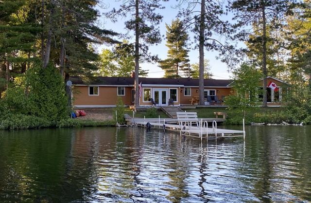 Escape To The Lake With All The Comforts Of Home!