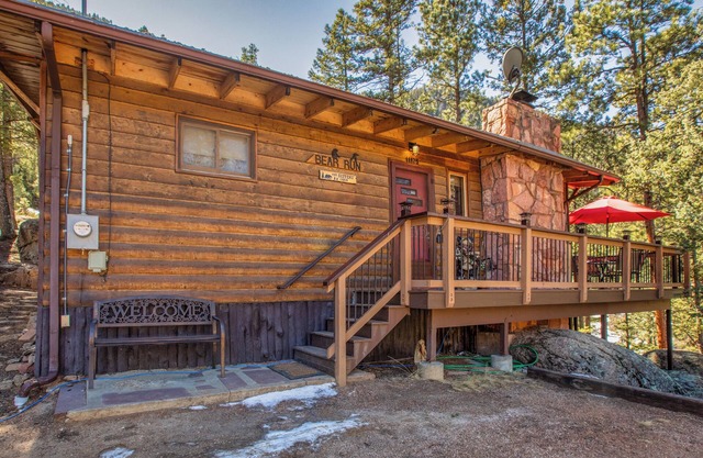 Escape to your cozy mountain retreat near Garden of the Gods