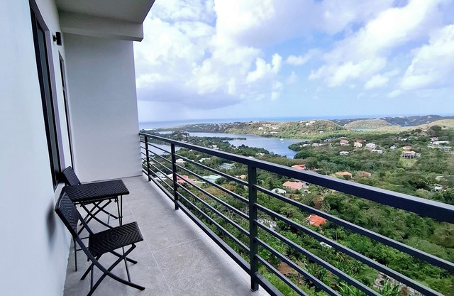 Escape360 Condo 1 - Sea Views, Luxurious & Modern