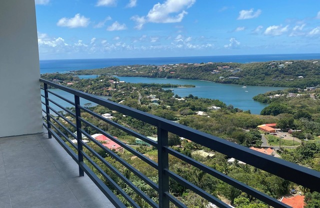 Escape360 Condo 2 - Sea Views, Luxurious & Modern