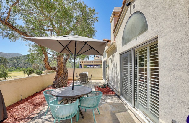 Escondido Townhome w/Gas Grill + Golf Acess!