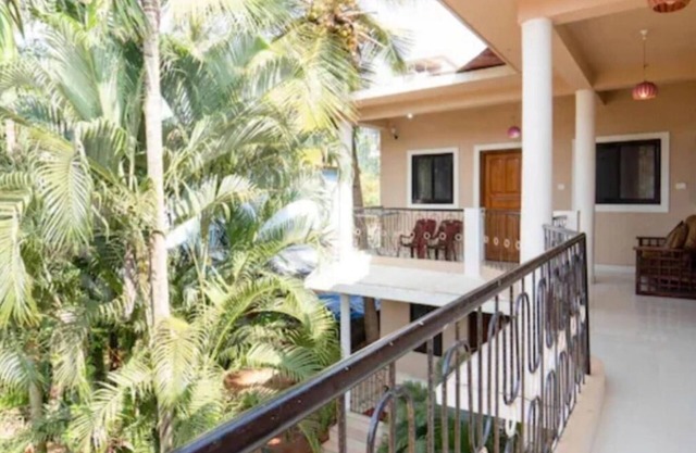 Esha Apartment Calangute : One-Bedroom Apartment Balcony