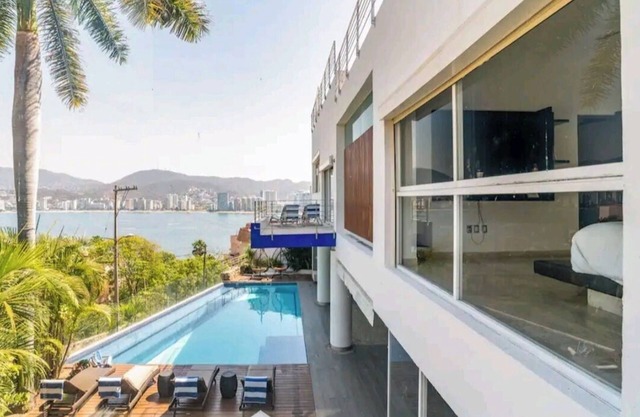 Espectacular casa en Brisas Guitarron con la mejor vista a la Bahia