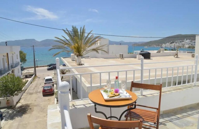 Esperos seaside suite in Adamas, Milos