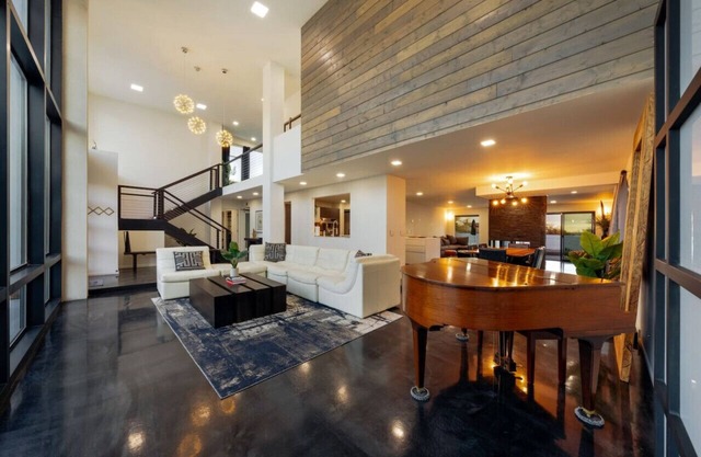 Estate/2 Pools /7 BR & 5 BA/Home & Guesthouse