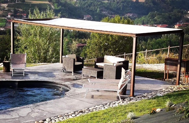 Estate with shared pool