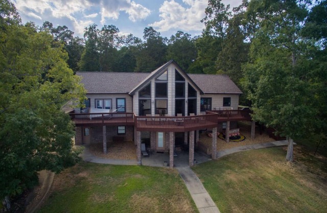 Estes Pointe Lake House on Perfect Lot No steps to Dock Ramp