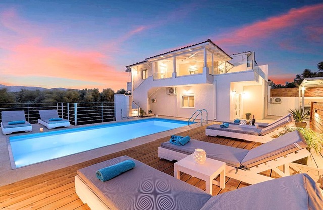 Etoile Villa Heated Pool