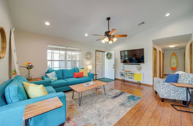Eufaula Oasis w/Screened Porch: Unwind in Style!