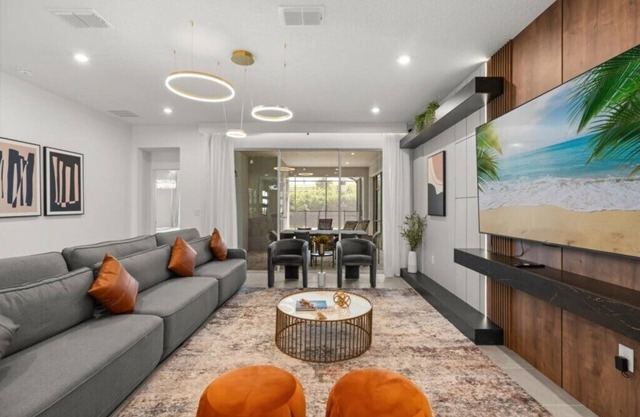 EV 9186 - 7 Bed 5.5 Bath Villa with Screened Private Pool w/Spa, Games, Theater