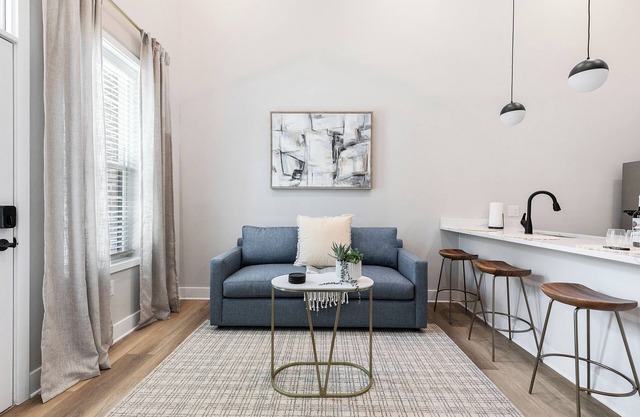 Evelyn 102 - A Cozy 1BR with 16ft Ceilings in Charming Forest Hill