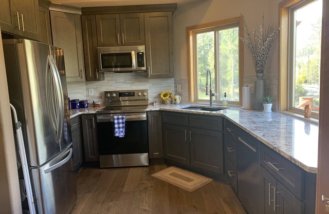 Evergreen Mountain Escape - Newly remodeled!