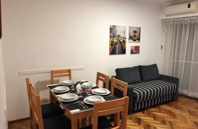 Excelente depto 3 ambientes para 6 personas sobre Av Cabildo a 1 cuadra subte D