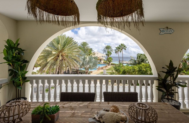 Excellent view over ocean and dolphins walk to Mambo Beach great family location