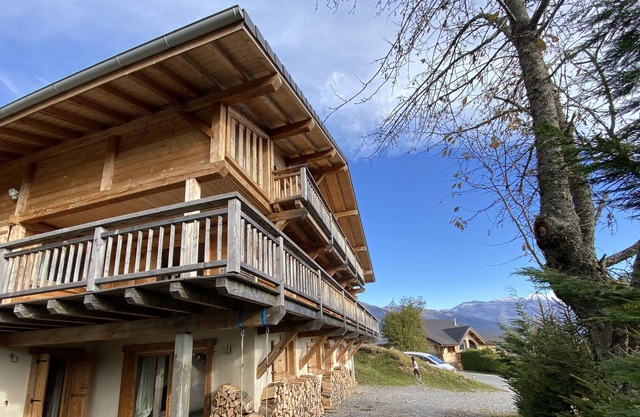 Exceptional 2 Bedroom Apartment with access to Sauna & Spa