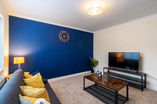 Exceptional 3 bed house with homely comforts Close to KFC McDonalds ASDA ALDI and city centre
