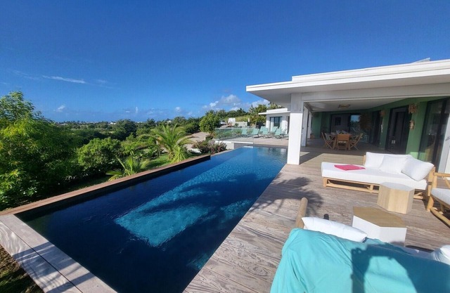 Exceptional 6 bedroom villa