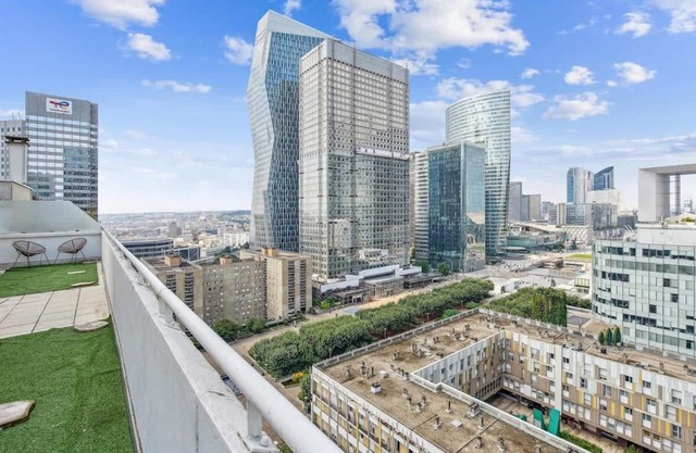 Exceptional Apartment with Terrace - La Défense