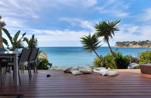 EXCEPTIONAL HOUSE overlooking the sea/8 persons/DIRECT ACCESS TO THE BEACH