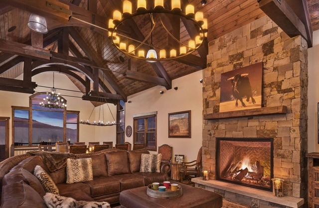 Exceptional & New + Movie Theatre + Hot Tub - Appaloosa Mtn Lodge