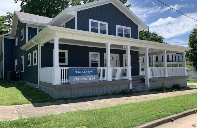 Exceptional Option in Downtown Siloam Springs - Comfort. Convenient. Clean.