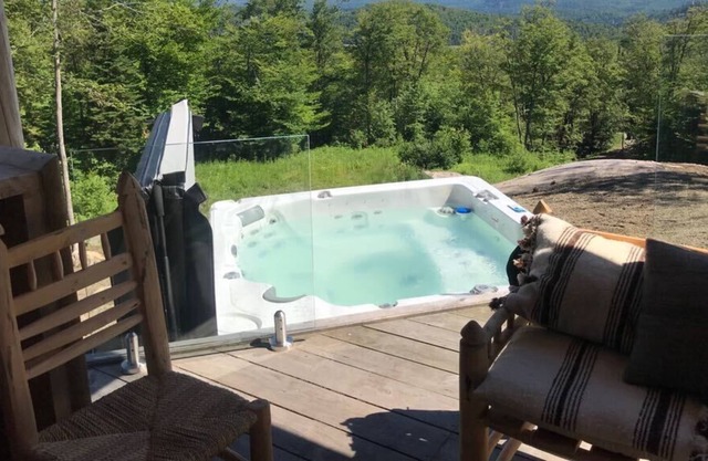 EXCEPTIONAL ROUND WOOD CHALET-POOL-POOL-